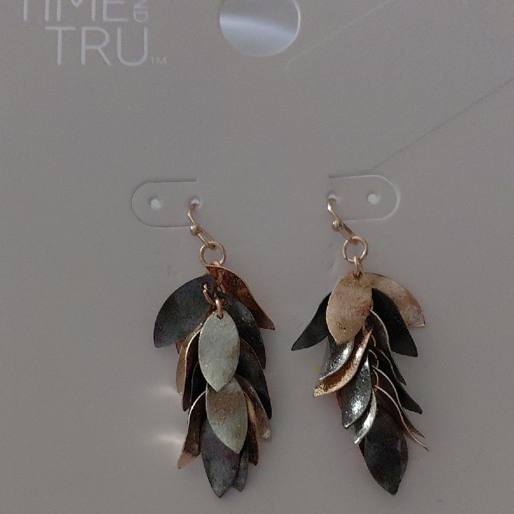 New Time and Tru Multicolor Leaf Earrings